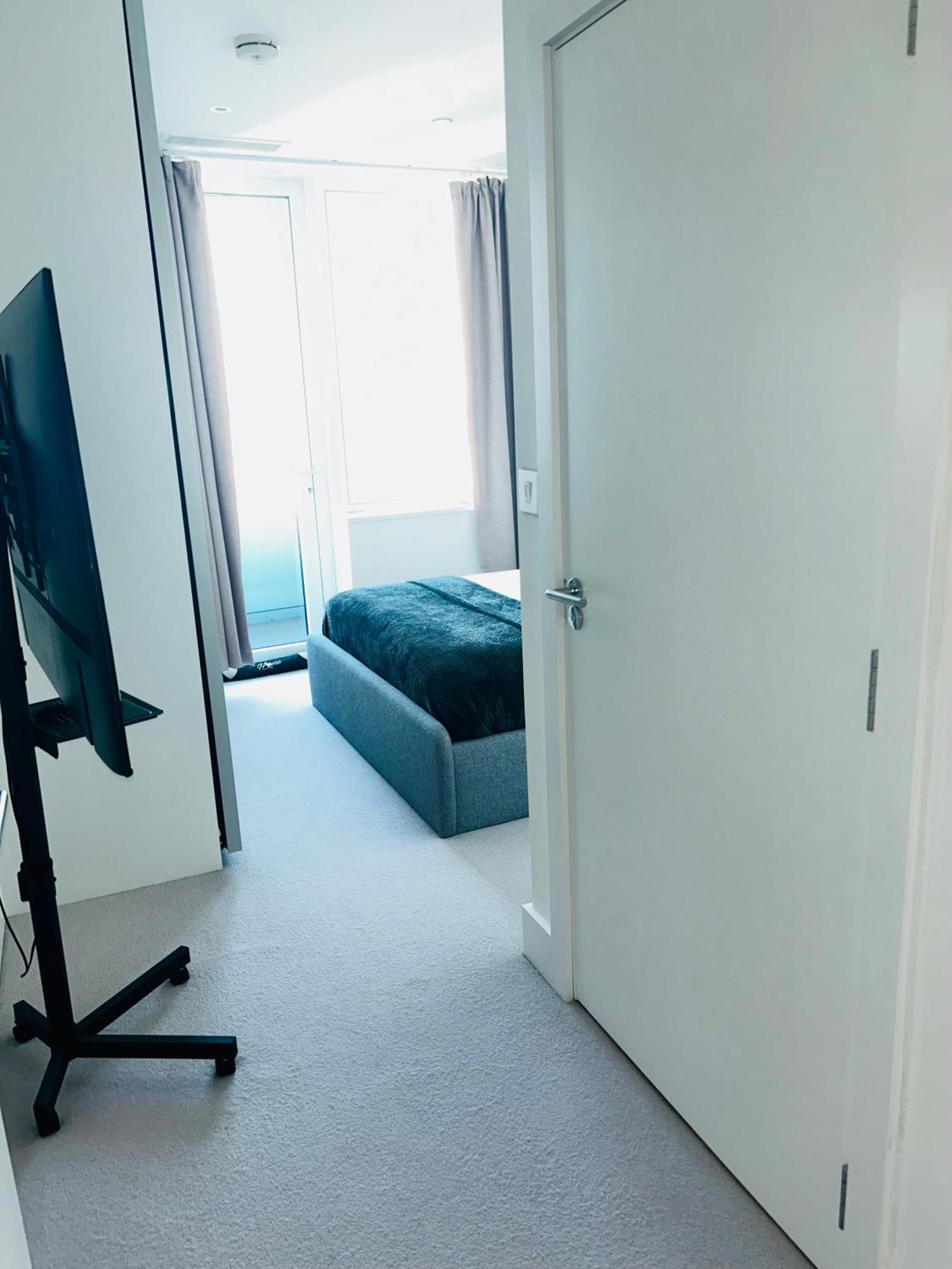Luxury Sea View Two Bed Penthouse In Battersea Apartment London