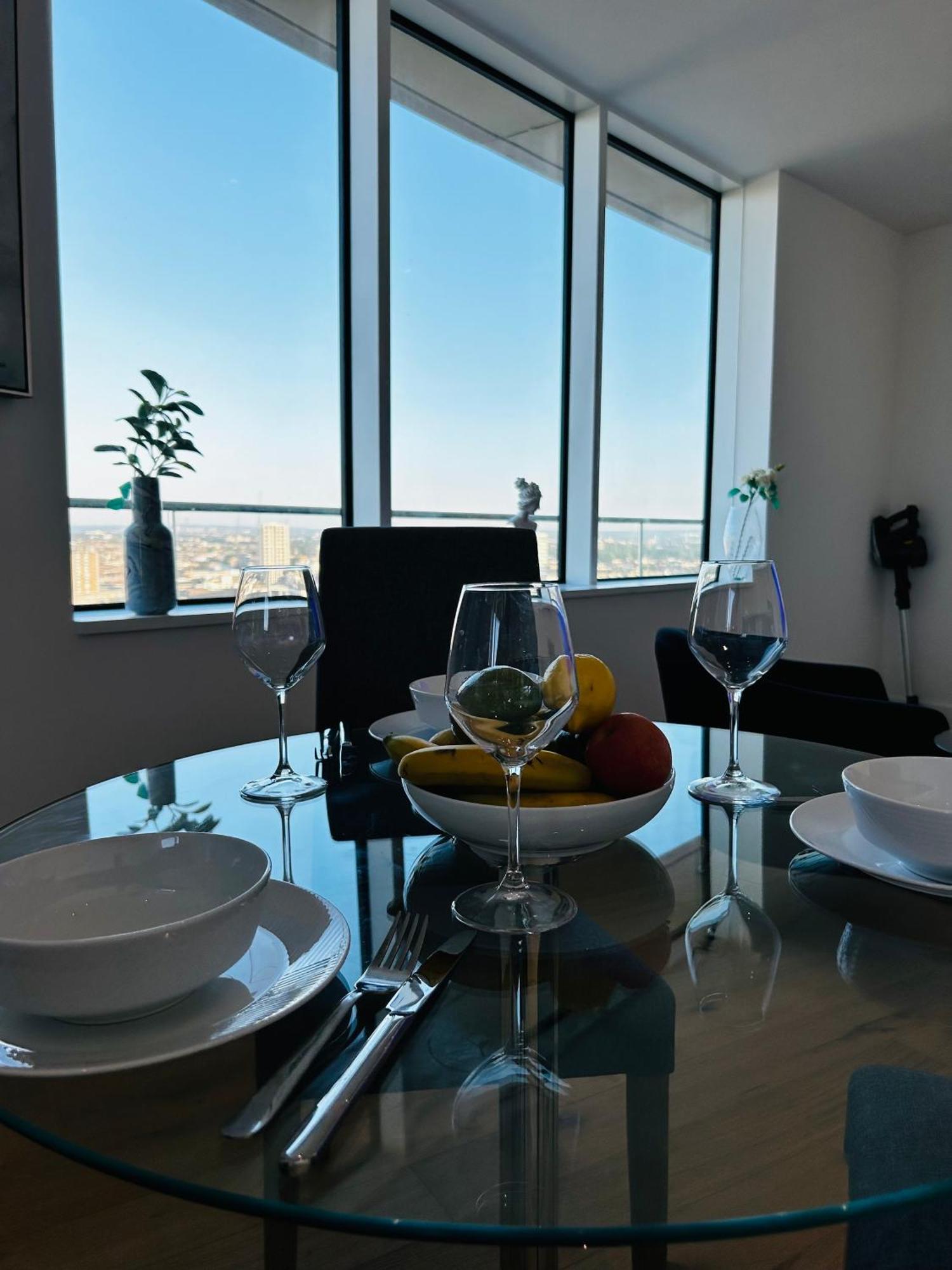 Luxury Sea View Two Bed Penthouse In Battersea * London